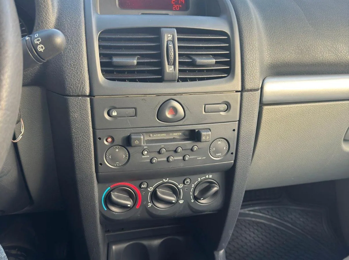 Renault Clio Foto 13