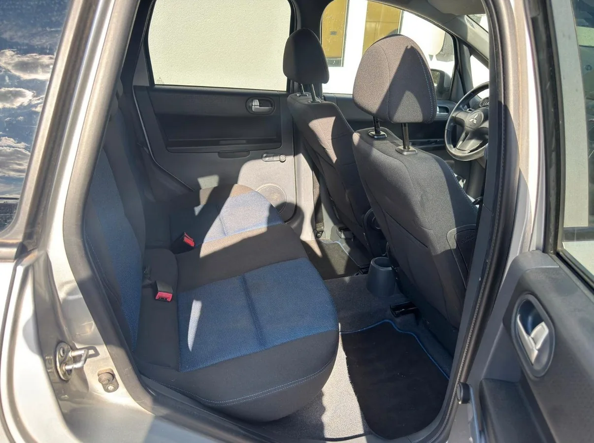 Mitsubishi Colt Foto 8