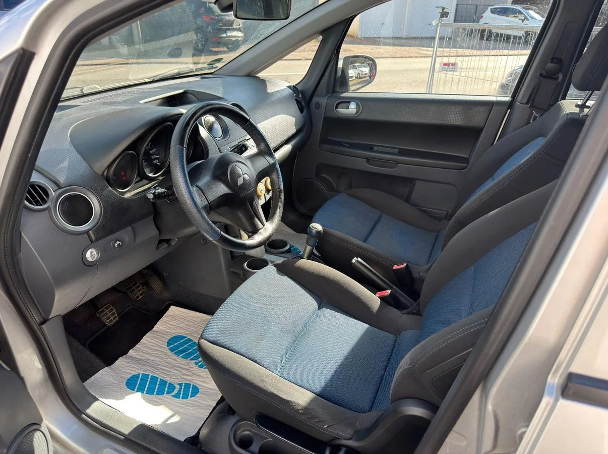 Mitsubishi Colt Foto 12
