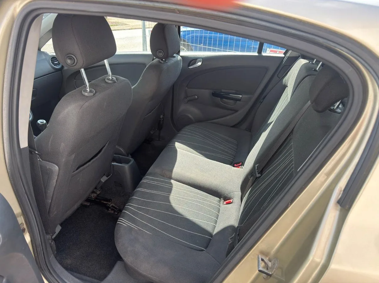 Opel Corsa Foto 8