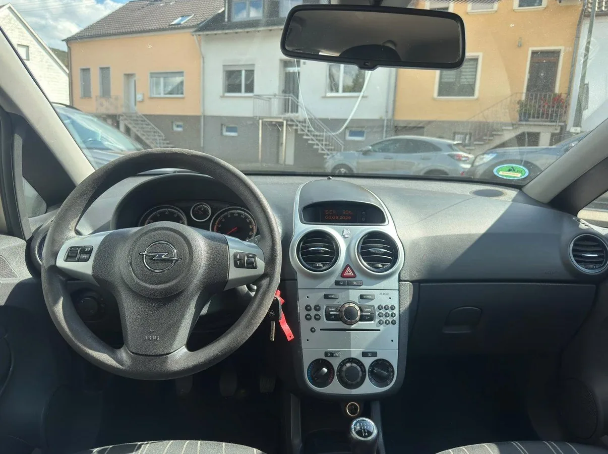 Opel Corsa Foto 11