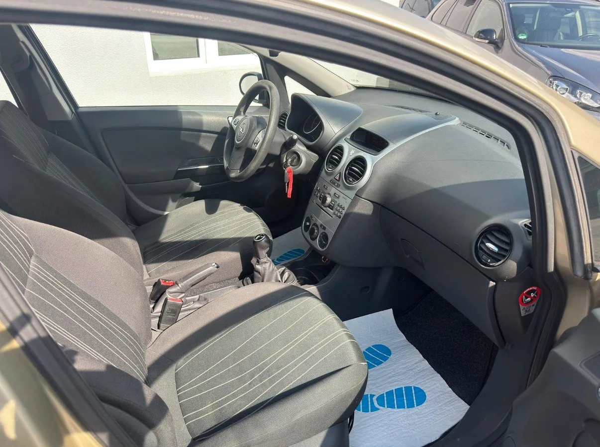 Opel Corsa Foto 12