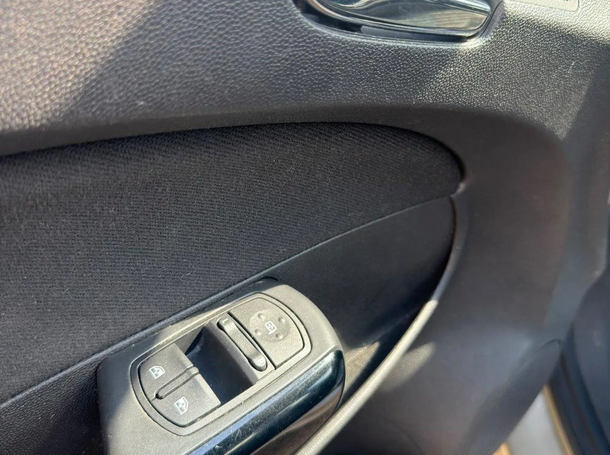 Opel Corsa Foto 14