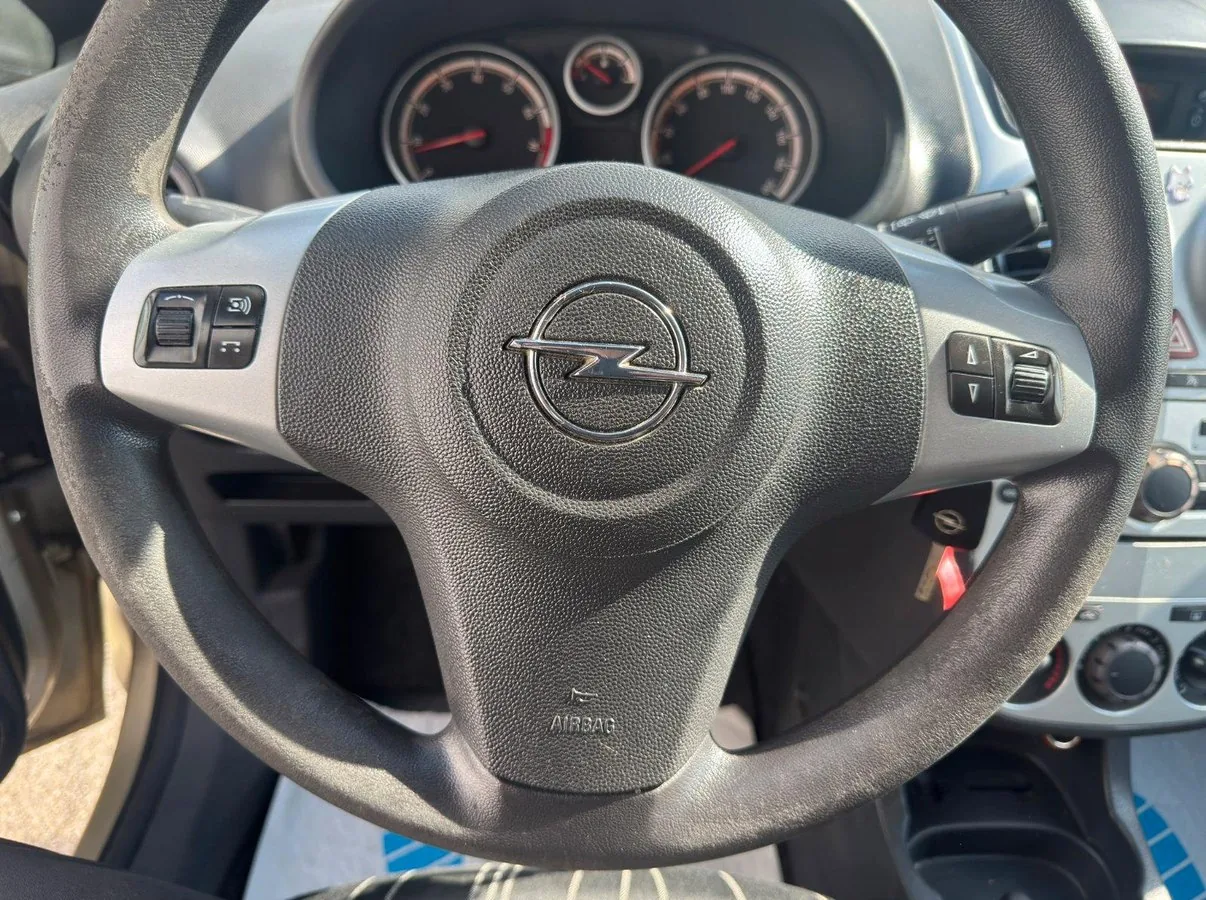 Opel Corsa Foto 16
