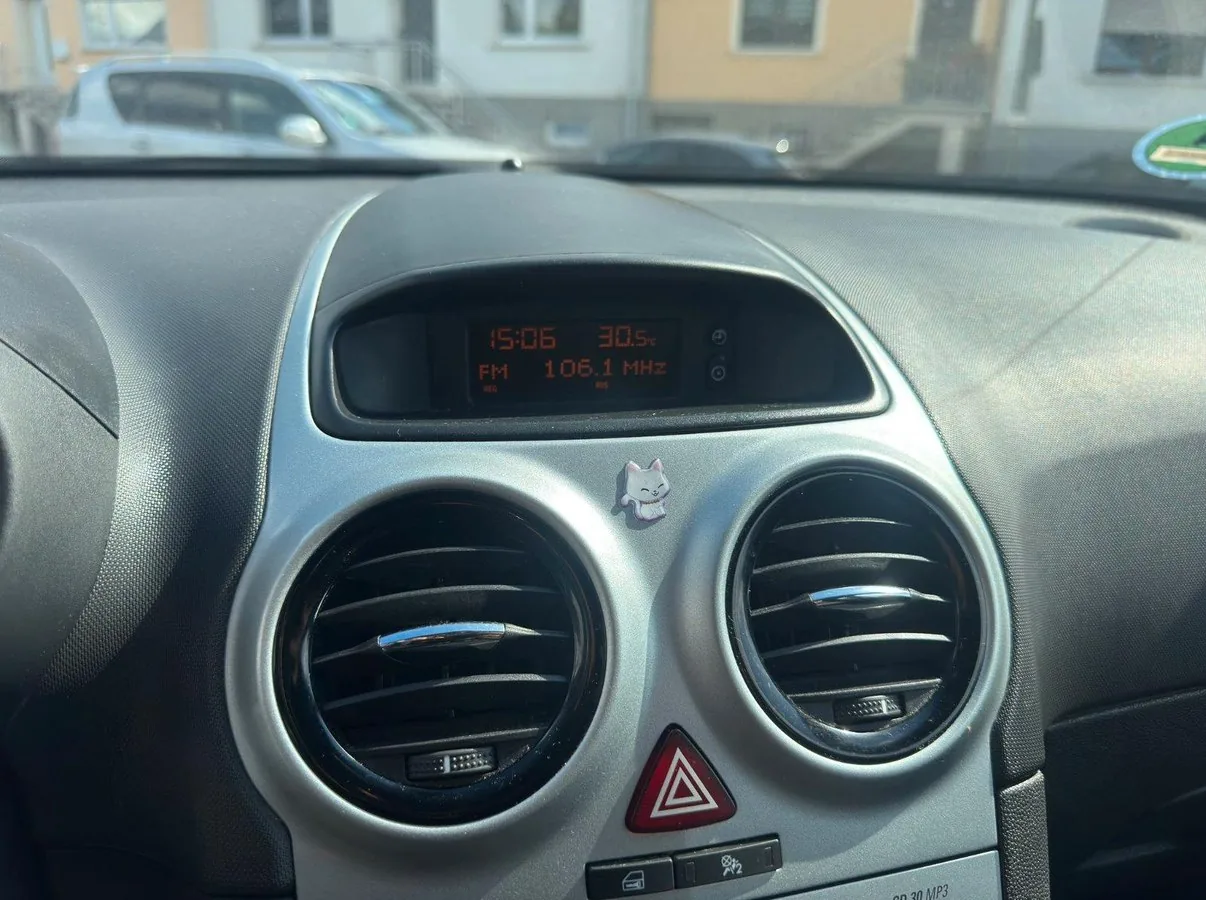 Opel Corsa Foto 17