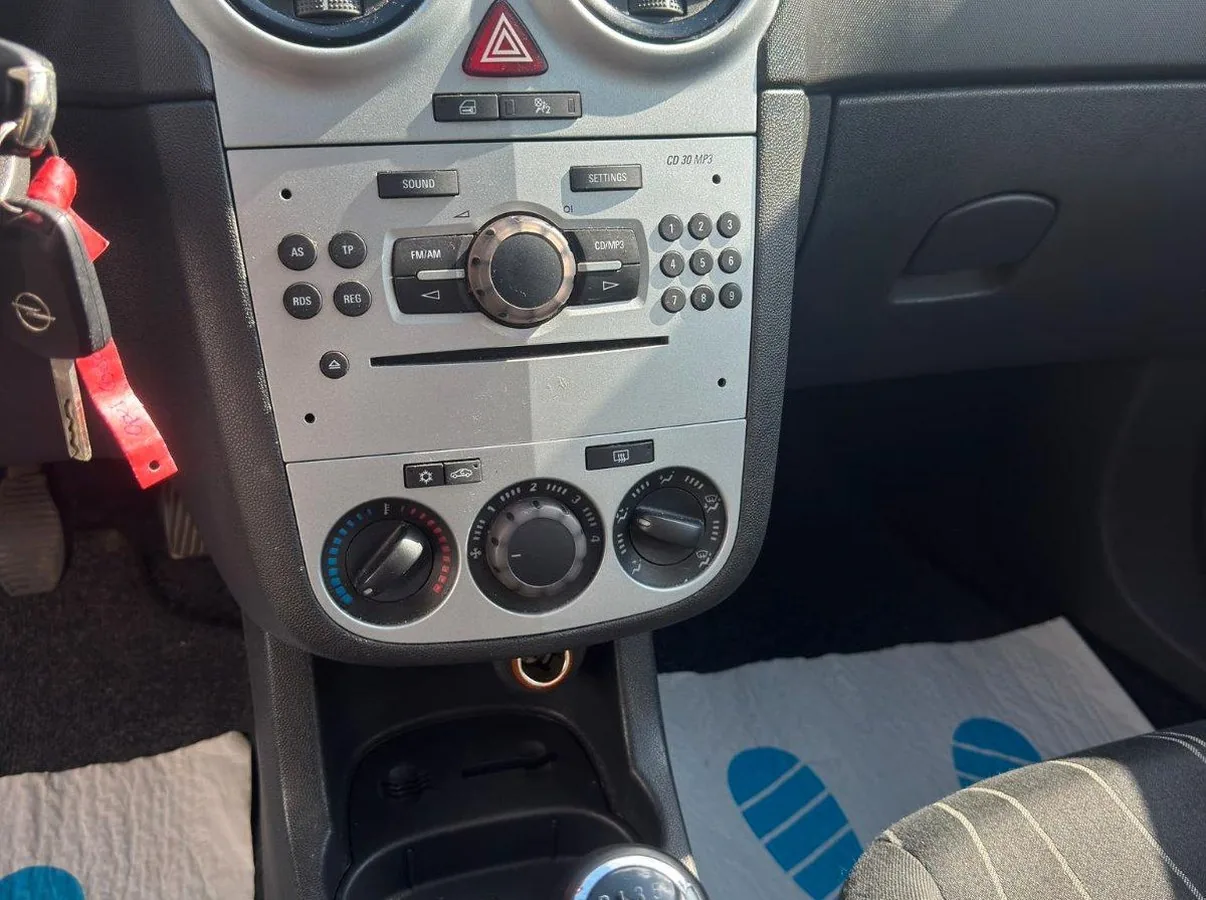 Opel Corsa Foto 18