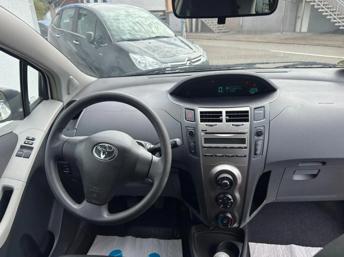 Toyota Yaris Foto 8