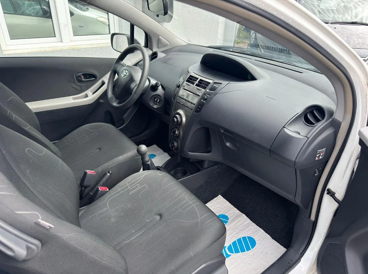 Toyota Yaris Foto 9